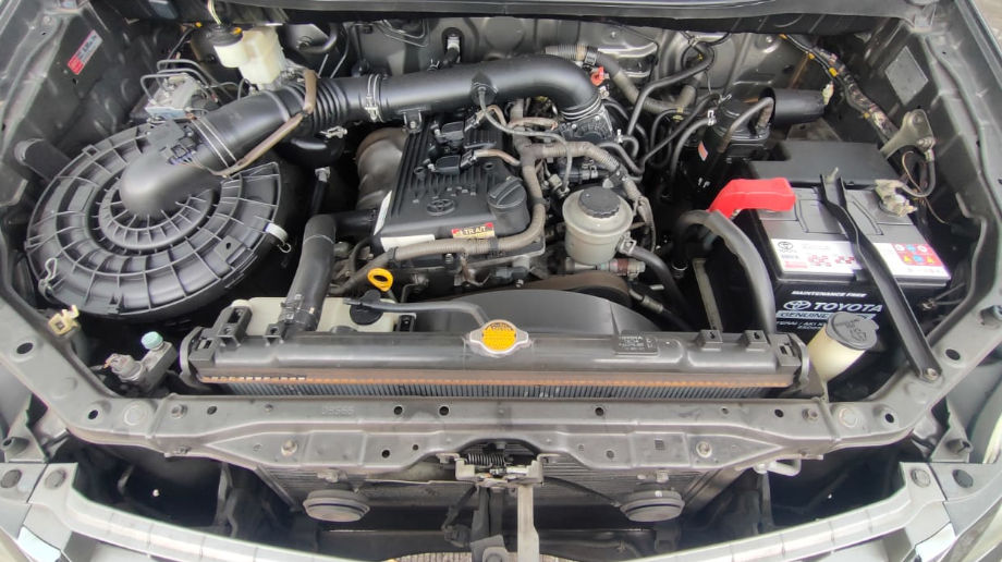 TOYOTA INNOVA INNOVA 2.0 V AT BENSIN AT 2014